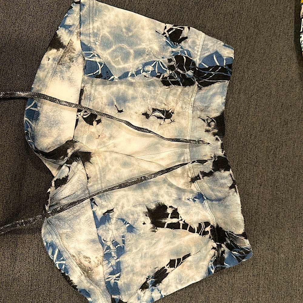 Hard tail shorts